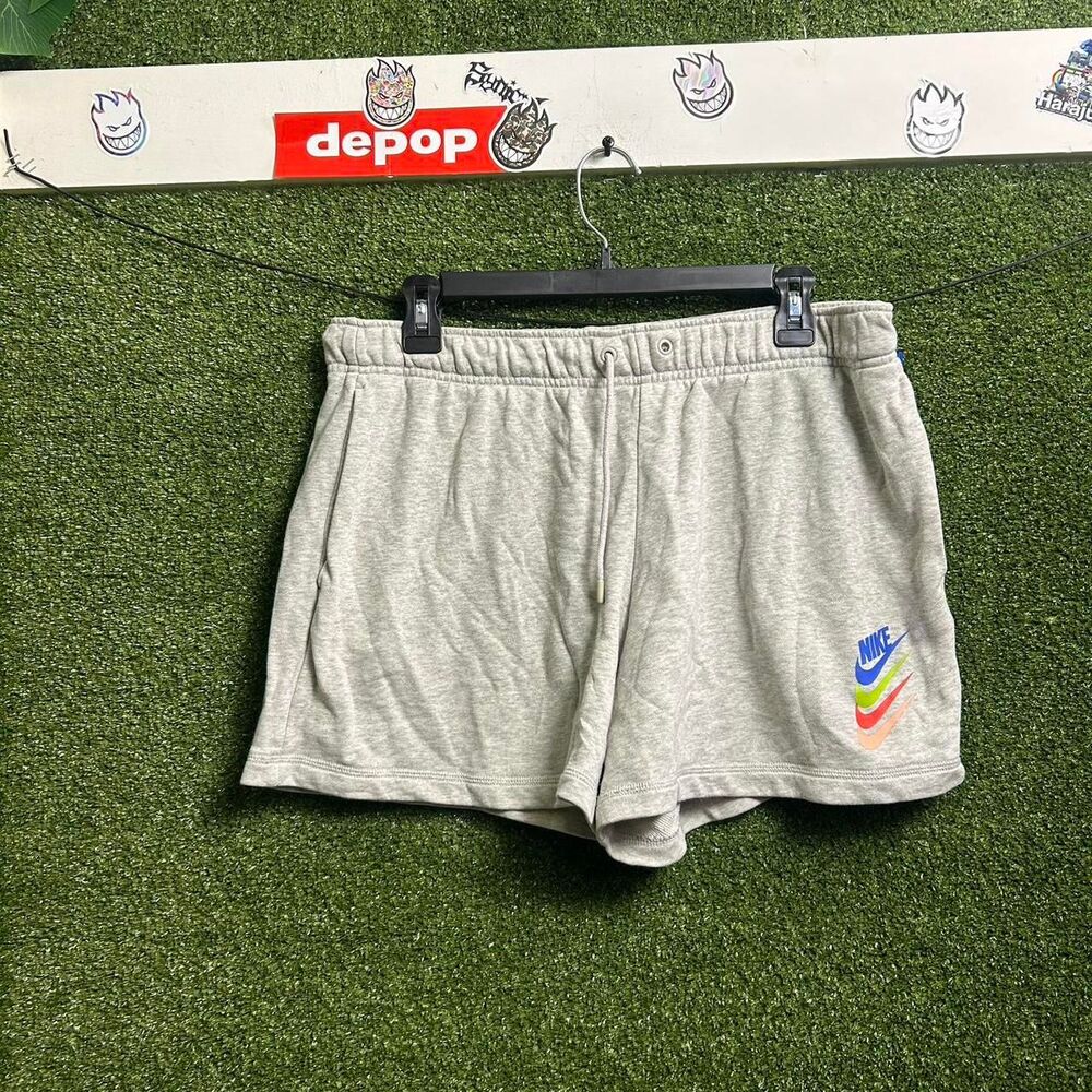 Nike Men's Grey Shorts